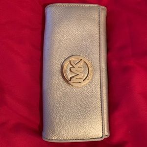 Michael Kors. Wallet . Like new.